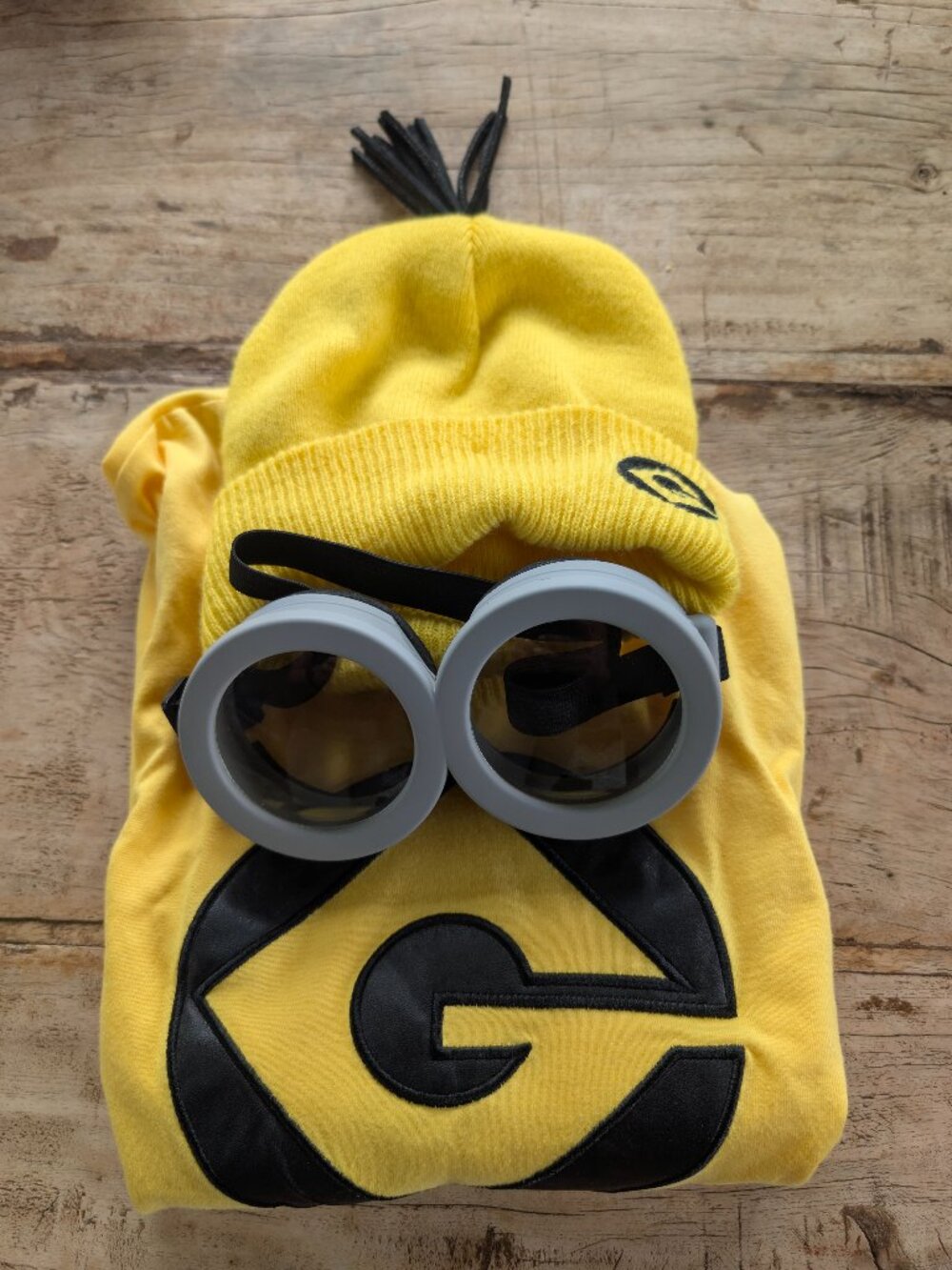 Minions shirt, hat and goggles Kids L